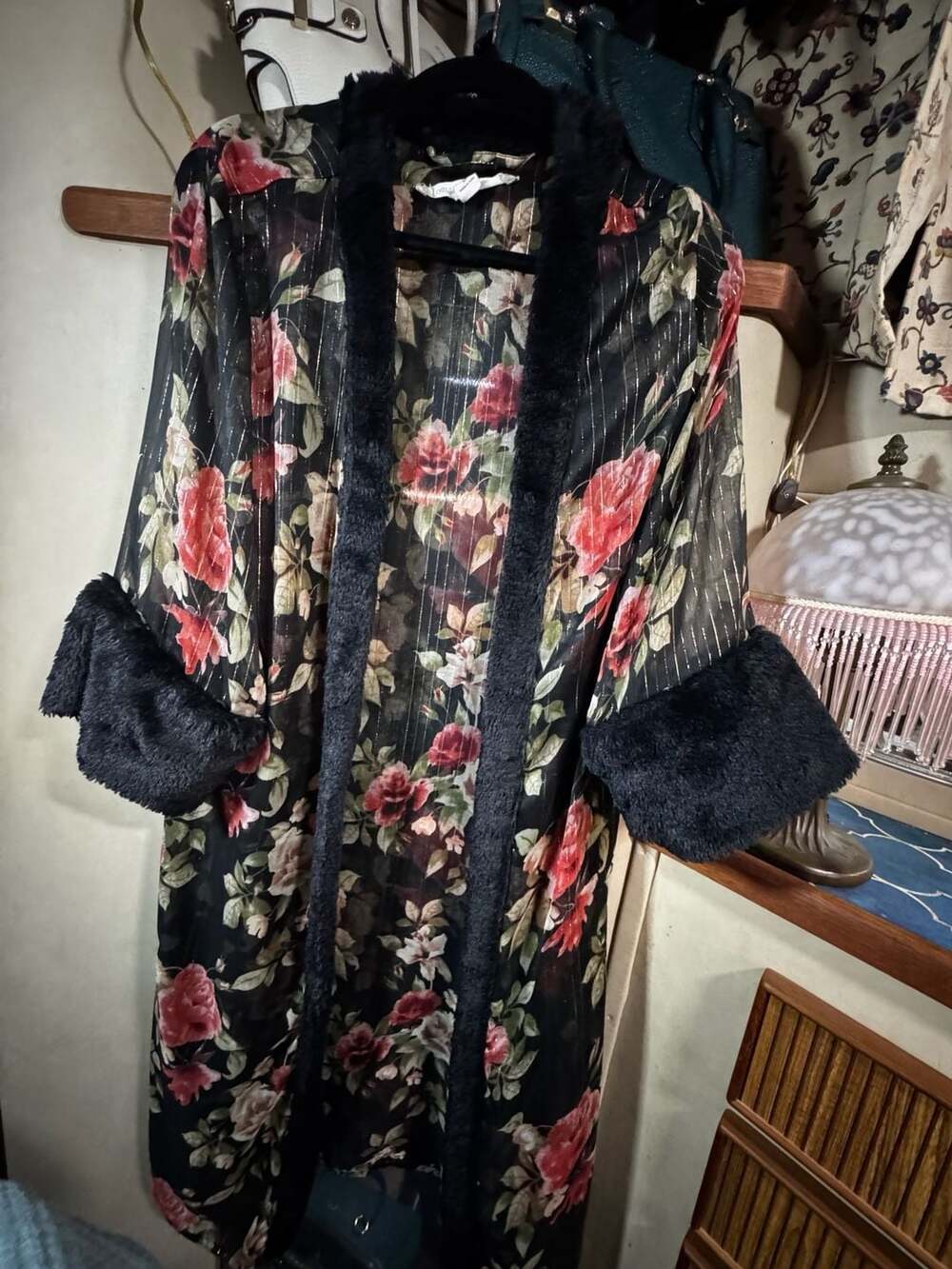 Chelsea & Violet Floral Kimono Size M Black Faux Fur Trim Robe